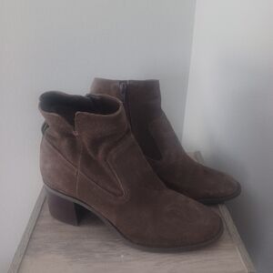 Chelsea & Violet Wren Heeled Boots Brown Suede Leather Sz 8